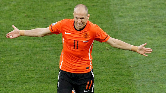 Recuperado de contusão, Robben fez o primeiro gol da Holanda na vitória sobre a Eslováquia