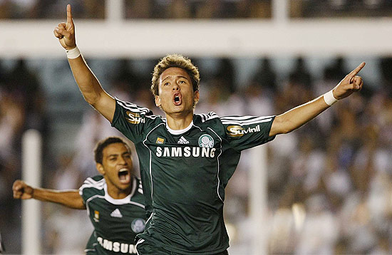 Keirrison comemora gol quando estava no Palmeiras