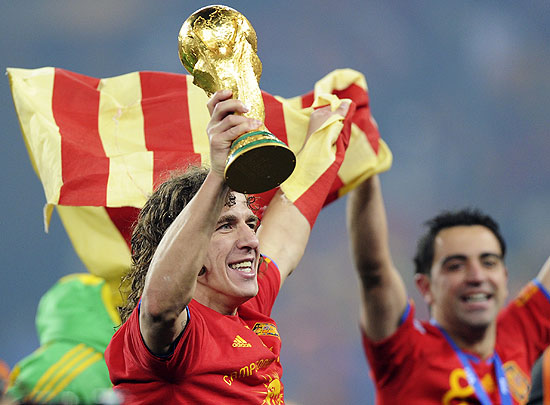 Essencial à seleção espanhola, Puyol retorna para completar 100 jogos com a Fúria