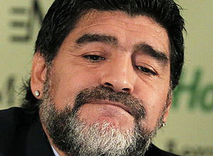 O tcnico Maradona d entrevista um dia aps sair da seleo argentina