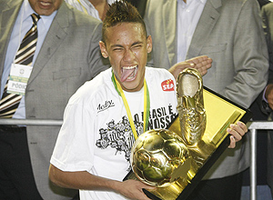 Neymar recebe prmio de artilheiro da Copa do Brasil; atacante marcou 11 gols na competio