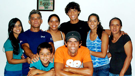 Famlia Pereira (tnis)| (esq. pra dir.) Valdelice, Pernambuco, Leila, Jnior, Teliana e Maria Nice. (abaixo) Renan e Renato