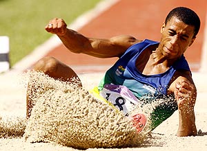 O brasileiro Caio Cezar conquistou a medalha de ouro no salto em distância 