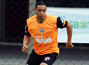 O atacante Ricardo Oliveira