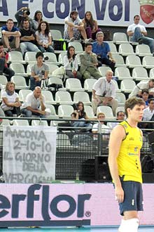 "Ancona, 2-10-2010, o dia da vergonha", dizia o texto no cartaz, em italiano, sobre o jogo que o Brasil entregou para a Bulgria