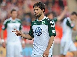 RESTRICTIONS / EMBARGO - ONLINE CLIENTS MAY USE UP TO SIX IMAGES DURING EACH MATCH WITHOUT THE AUTHORISATION OF THE DFL. NO MOBILE USE DURING THE MATCH AND FOR A FURTHER TWO HOURS AFTERWARDS IS PERMITTED WITHOUT THE AUTHORISATION OF THE DFL. Wolfsburg's Brazil midfielder Diego gestures during the German first division Bundesliga football match 1. FC Nuermberg vs VfL Wolfsburg in the southern German city of Nuremberg on October 23, 2010. Nuremberg won the match 2-1. AFP PHOTO / CHRISTOF STACHE 