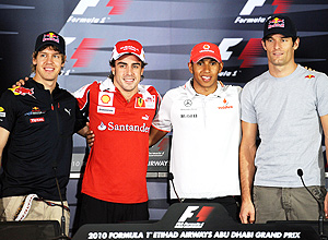 Vettel, Alonso, Hamilton e Webber posam para foto; clique na imagem e veja galeria do dia em Abu Dhabi