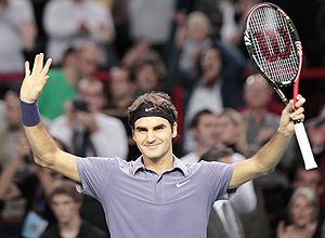 Federer festeja vitria sobre o austraco Jurgen Melzer