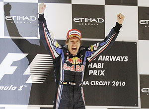 Sebastian Vettel festeja triunfo em Abu Dhabi