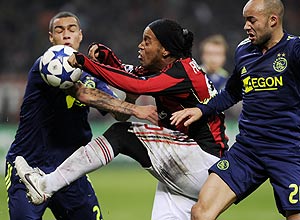 Ronaldinho em ao pelo Milan na Copa dos Campees