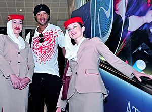 Ronaldinho posa para fotos em Dubai