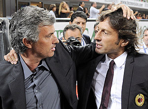 Leonardo e Mourinho; na ocasio, o portugus era tcnico da Inter de Milo e o brasileiro, do Milan