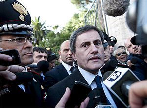 O prefeito de Roma, Gianni Alemanno, em entrevista coletiva