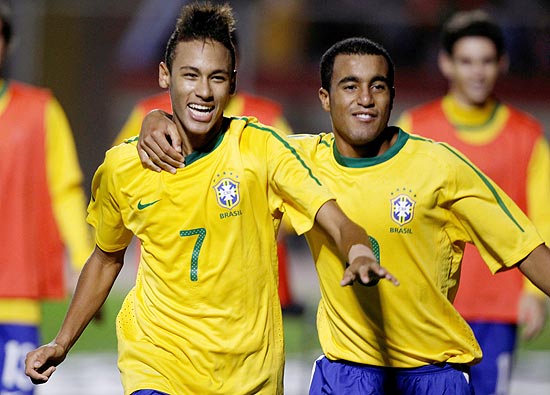 Neymar (esq.) e Lucas (dir.) durante o Campeonato Sul-Americano sub-20