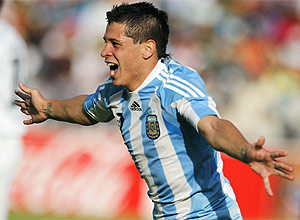Iturbe comemora gol contra o Uruguai, pelo Sul-Americano sub-20