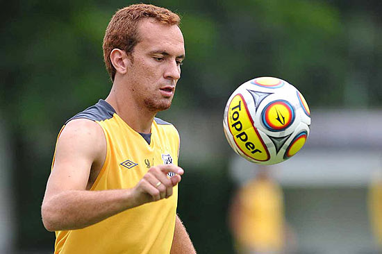 O atacante Z Love em treino do Santos; jogador foi vendido para o Genoa, da Itlia