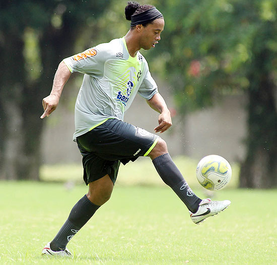 O meia-atacante Ronaldinho em treino do Flamengo