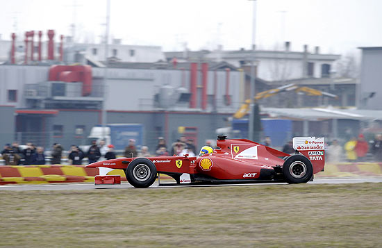 O piloto brasileiro Felipe Massa testa o novo F150 no ciruicto de Fiorano, na Itlia