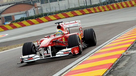 O piloto brasileiro Felipe Massa testa o novo F150 no ciruicto de Fiorano, na Itlia