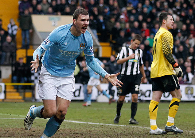 Dzeko comemora gol do Manchester City