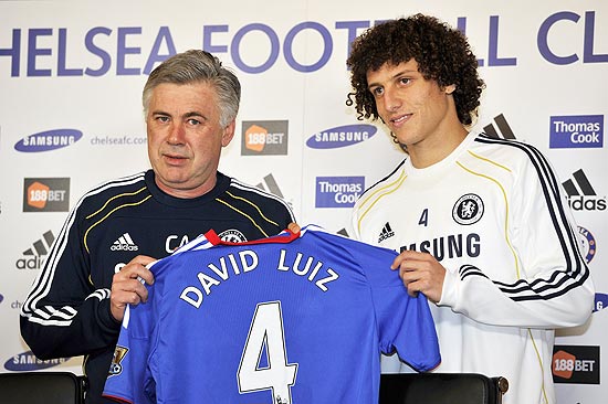 David Luiz  apresentado pelo Chelsea