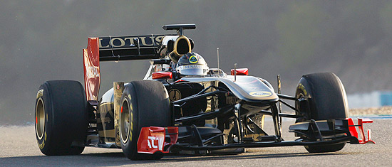 JE11. JEREZ DE LA FRONTERA (CDIZ), 12/02/2011.- El piloto alemn del Lotus Renault GP, Nick Heidfeld, durante los entrenamientos de pretemporada de Frmula Uno llevados a cabo hoy en el Circuito de Jerez. EFE/Julio Muoz