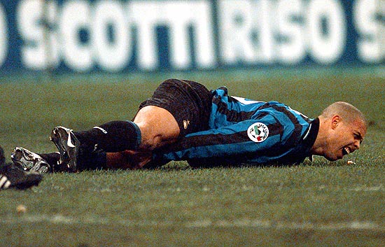 Ronaldo grita de dor em partida da Inter de Milão