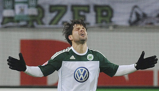 Diego comemora gol pelo Wolfsburg, no Campeonato Alemo
