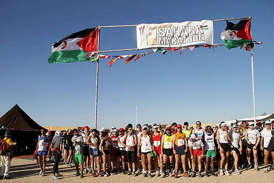 DEP62. TINDUF (ARGELIA) 28/02/2011.- Cerca de 500 corredores procedentes de 20 paÌses de todos los rincones del planeta han participado hoy en la undÈcima ediciÛn del MaratÛn solidario del Sahara. FOTO CEDIDA POR SAHARA MARATHON. *** S"LO USO EDITORIAL***