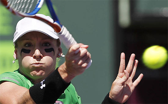 A americana Bethanie Mattek-Sands em ao contra Wozniacki; clique na foto e veja galeria