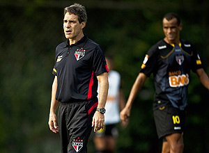 O tcnico Paulo Csar Carpegiani durante treino do So Paulo