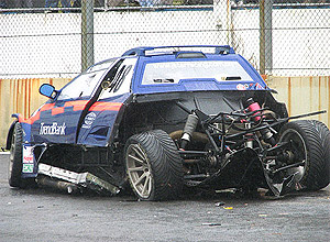 Carro de Gustavo Sondermann após acidente, em Interlagos, no começo de abril