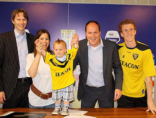Clube holands assina contrato com beb de 1 ano e meio, o VVV-Venlo, equipe da primeira diviso holandesa, inovou e fechou contrato de dez anos com um beb de 1 ano e meio de idade, neto de um ex-jogador do clube, o jovem talento Baerke van der Meij virou sucesso na internet. (Foto: Divulgacao/VVV-Venlo ***DIREITOS RESERVADOS. NO PUBLICAR SEM AUTORIZAO DO DETENTOR DOS DIREITOS AUTORAIS E DE IMAGEM***