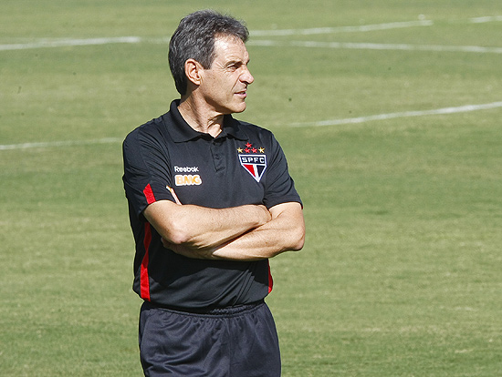 O técnico Paulo César Carpegiani em foto durante treino na última quarta