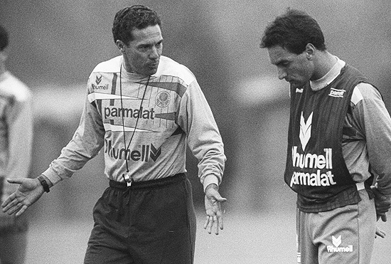 Vanderlei Luxemburgo conversa com Edmundo em treino do Palmeiras, em 1994