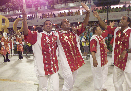 Luxemburgo e Edmundo desfilam juntos pela Salgueiro no Carnaval de 2000, no Rio