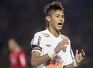 Neymar durante a primeira partida contra o Pearol, no Uruguai