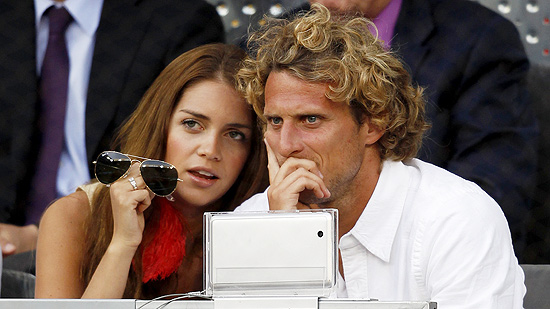 Diego Forlán e a então noiva Zaira Nara acompanham jogo de tênis, em Madri