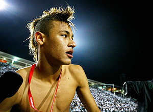 Neymar comemora o ttulo indito na carreira; veja galeria de fotos da final