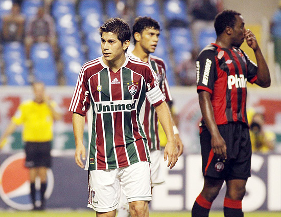 O argentino Conca, do Fluminense, durante partida contra o Atlético-PR, no Engenhão