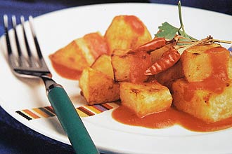 As batatas bravas servidas no bar Torero Valese são um dos hits do bar. o cardápio da casa prioriza "tapas" espanholas