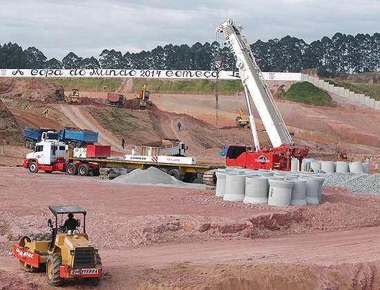 Obras para construir o estádio corintiano em Itaquera