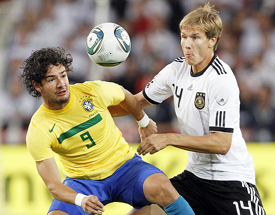 EXCLUSIVO: Grande clube da Alemanha demonstra interesse em Pato para 2016