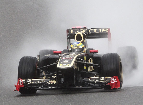 Bruno Senna, da Renault, durante o treino classificatório para o GP da Bélgica