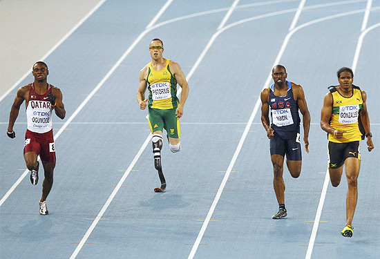Oscar Pistorius durante a prova dos 400 m nesta segunda-feira