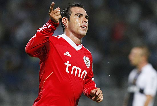 Bruno Csar comemora gol marcado no final do jogo do Benfica contra o Nacional Madeira