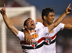 Juan comemora 1º gol do São Paulo contra o Ceará, pelo Brasileiro-2011; vitória por 4 a 0 deixa o time na vice-liderança