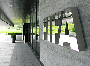 Entrada da sede da Fifa em Zurique, na Suíça