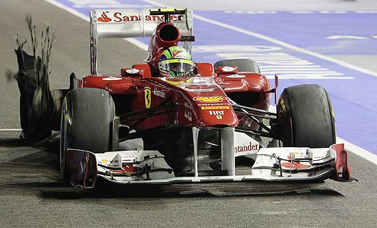 Massa anda com o pneu furado durante o GP de Cingapura; clique na foto e veja galeria