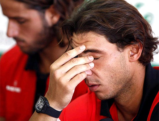 O tenista espanhol Rafael Nadal e o relgio arrematada por mais de R$ 1,2 milho
